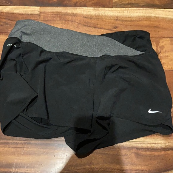 Nike shorts - Picture 1 of 2